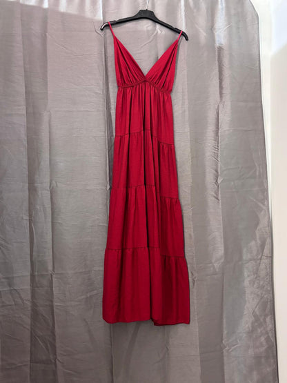 Robe longue à volants et broche doré