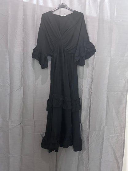 Robe longue à volants, col V et manches à froufrous