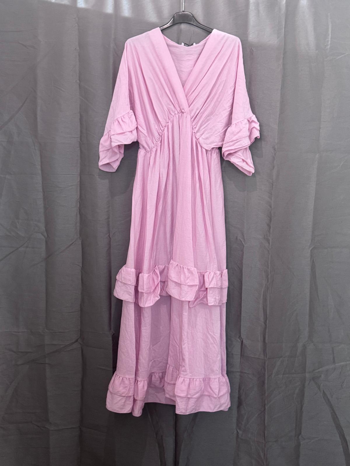 Robe longue à volants, col V et manches à froufrous