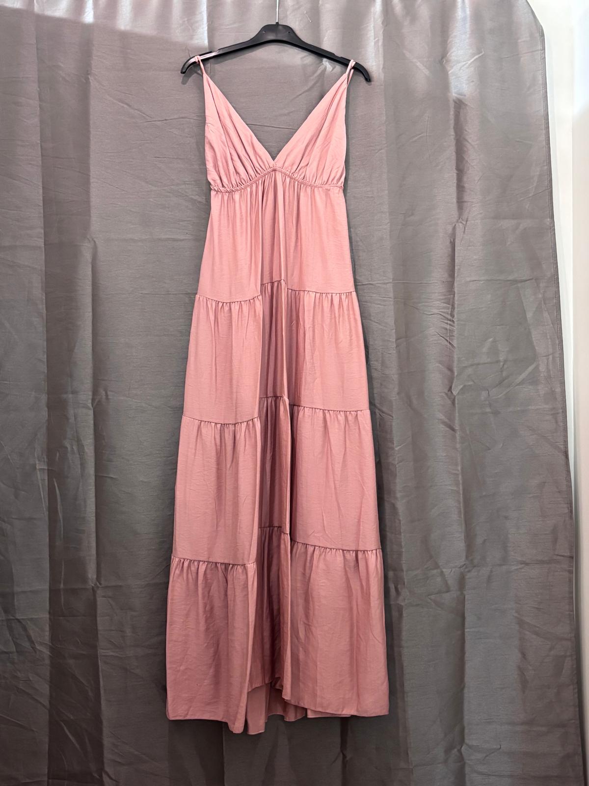 Robe longue à volants et broche doré