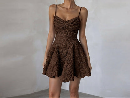 Robe courte évasée en tissu texturé fleuri
