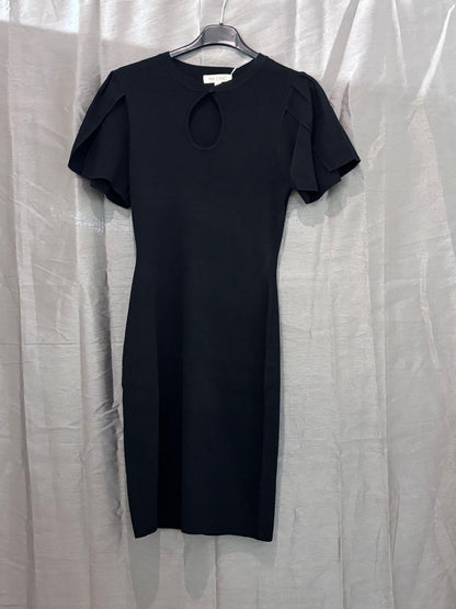 Robe courte à découpe cœur et manches volantées