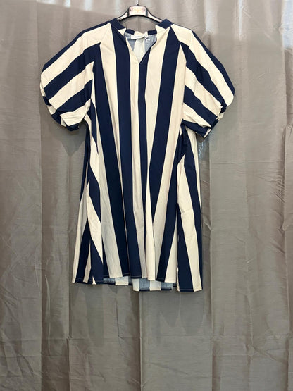 Robe mi-longue à rayures, col V et manches bouffantes