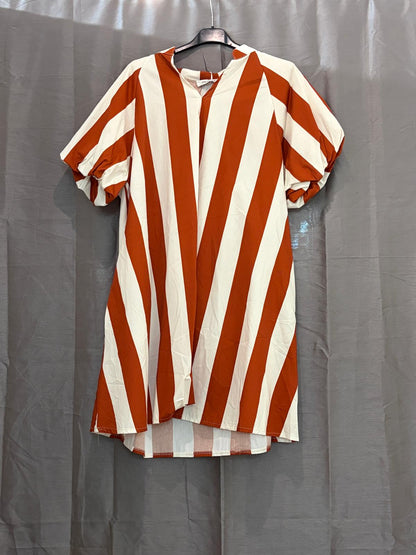 Robe mi-longue à rayures, col V et manches bouffantes