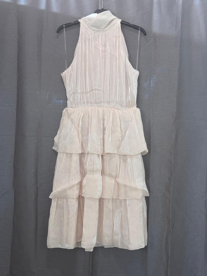 Robe mi-longue à volants étagés, col avec nœud, tissu irisé