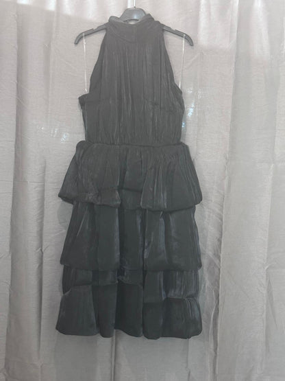 Robe mi-longue à volants étagés, col avec nœud, tissu irisé