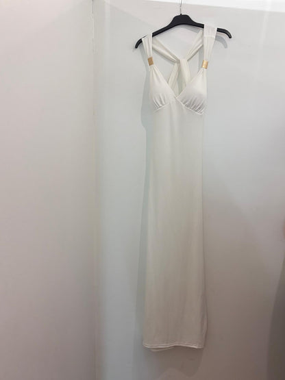 Robe Longue à Bretelles Croisées et Détails Dorés