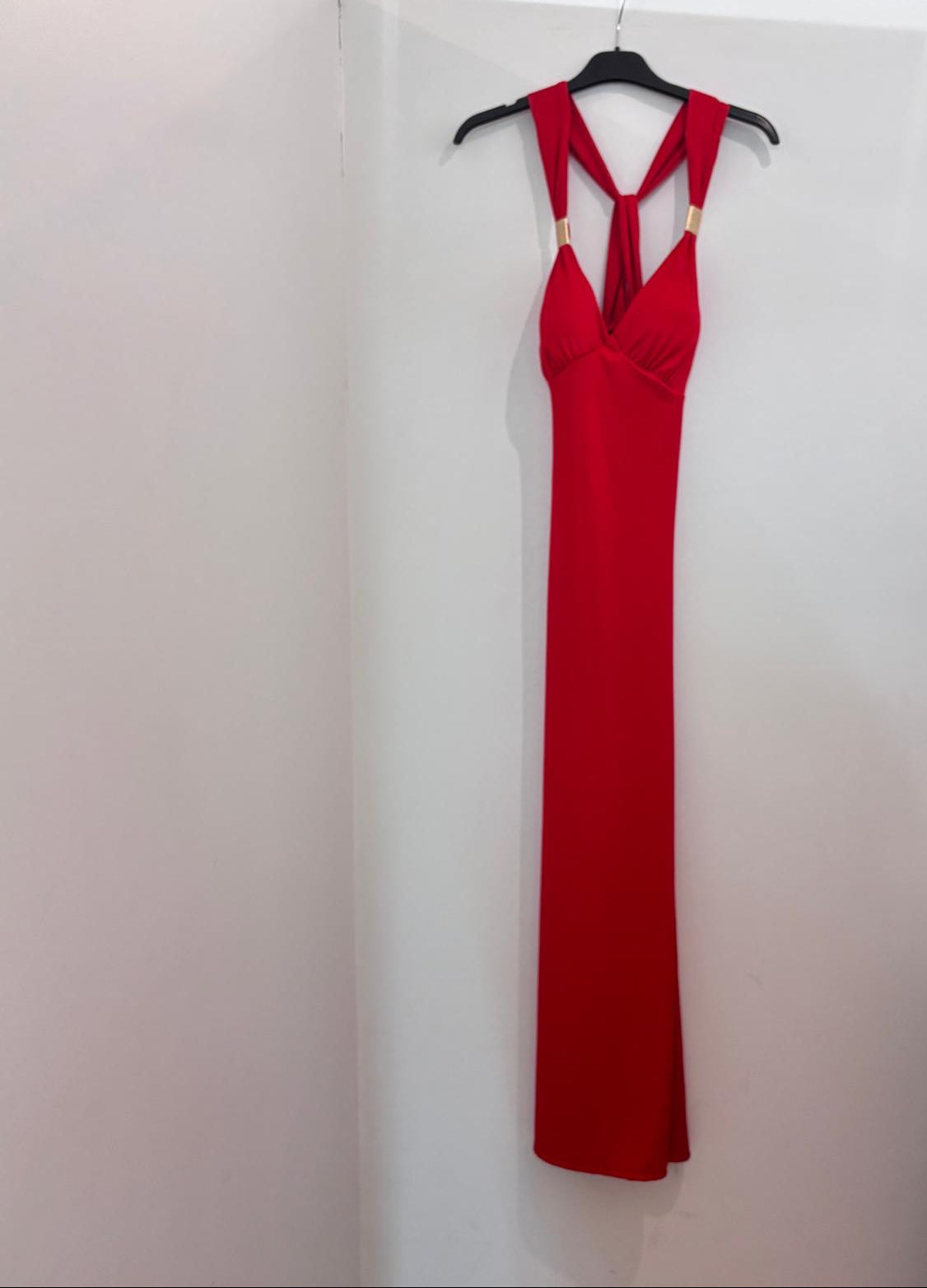 Robe Longue à Bretelles Croisées et Détails Dorés