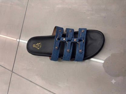 Sandale plate en denim, triple bride rivetée