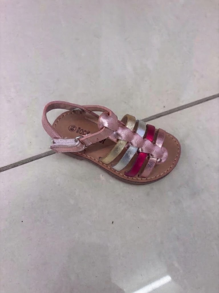 Sandale rose à brides multicolores tressées