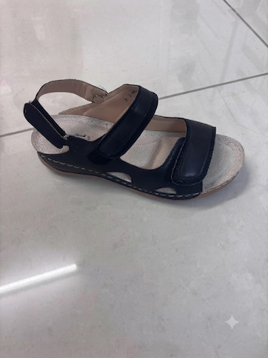 Sandale plate noire, double bride scratch