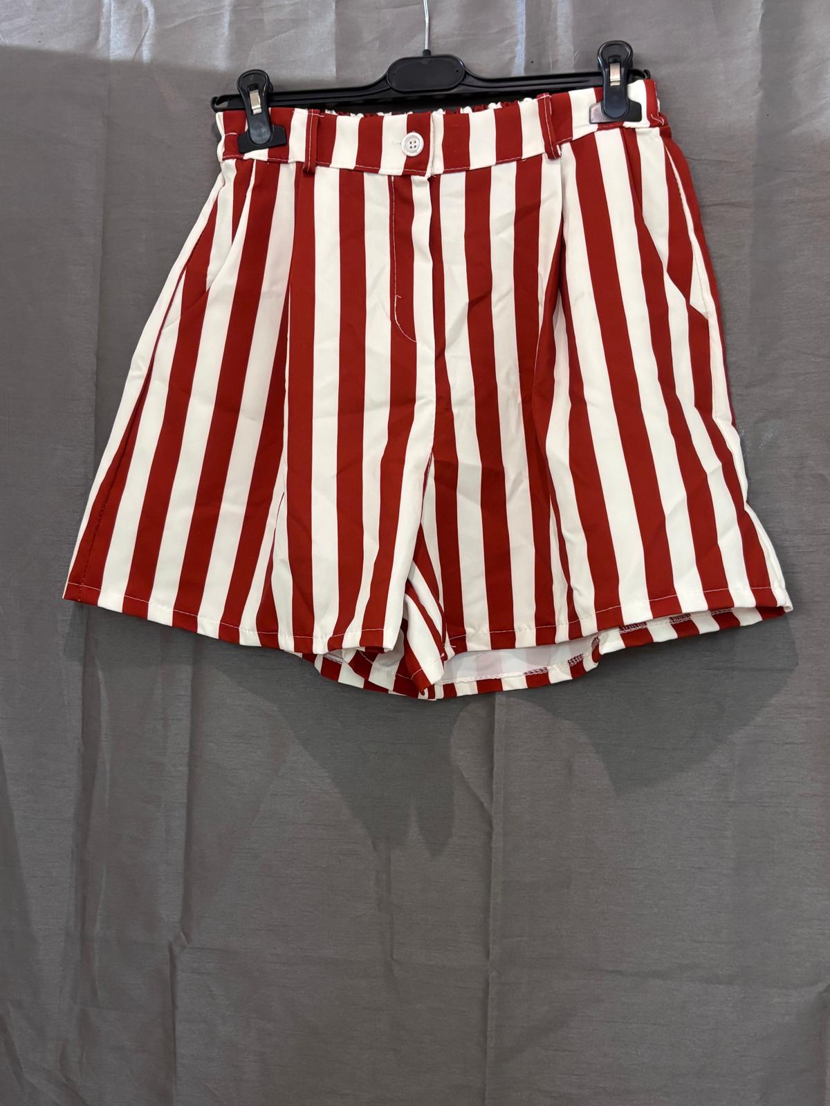Short taille haute à rayures