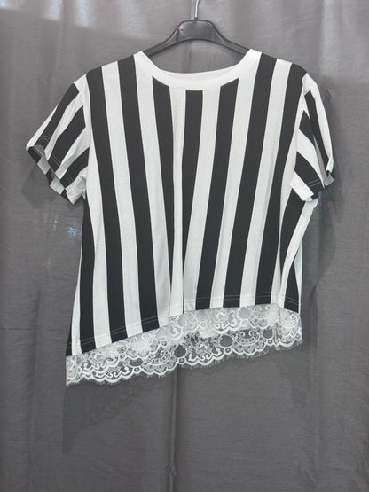 T-shirt à rayures, ourlet en dentelle