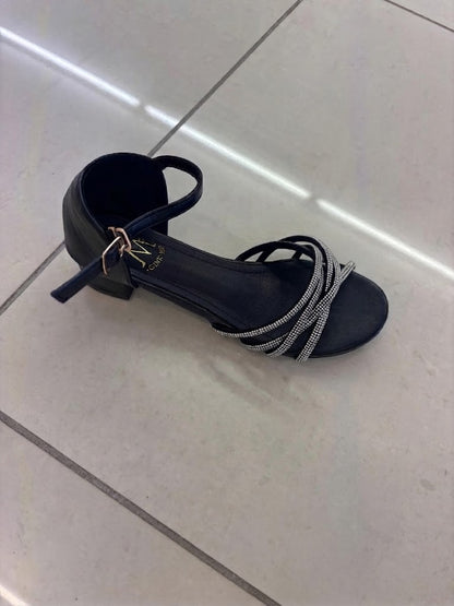 Escarpin petit talon, brides fines strassées