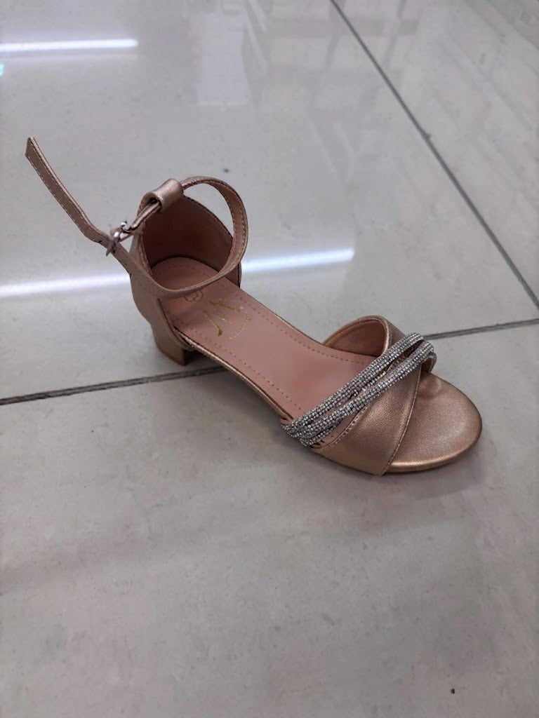 Sandale petit talon, brides fines strassées