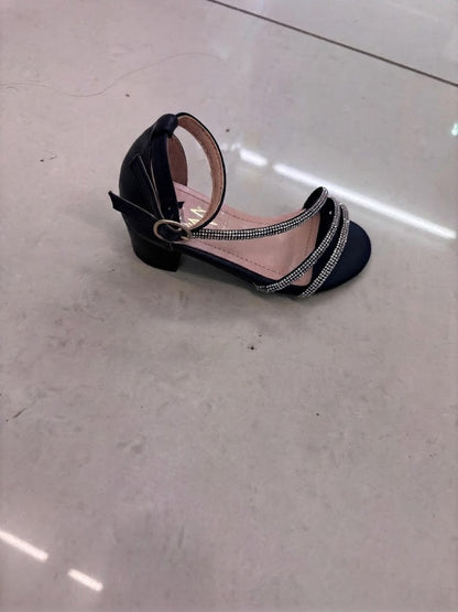 Escarpin petit talon, brides fines strassées