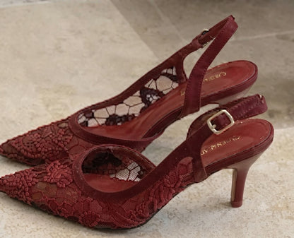 Escarpin slingback en dentelle, bout pointu et talon fin
