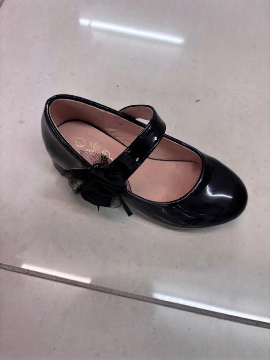 Escarpin petit talon noir verni, fleur en tulle