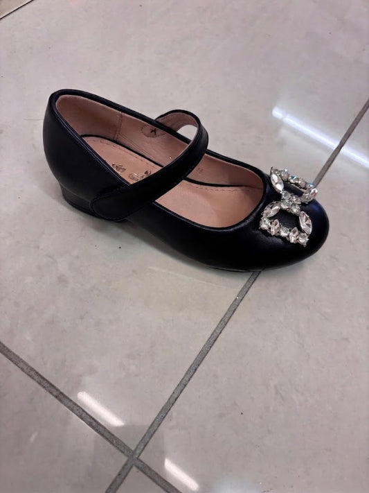 Escarpin petit talon noir, bijou strassé