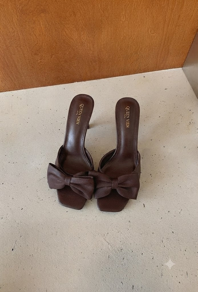 Mule à talon fin, nœud satiné