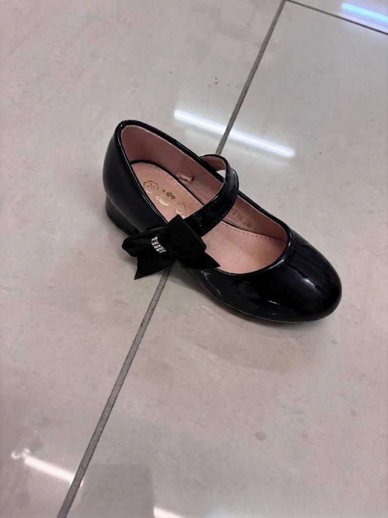 Escarpin petit talon noir verni, nœud strassé