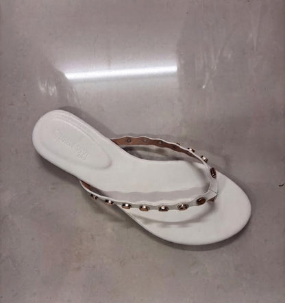 Tong plate cloutée dorée