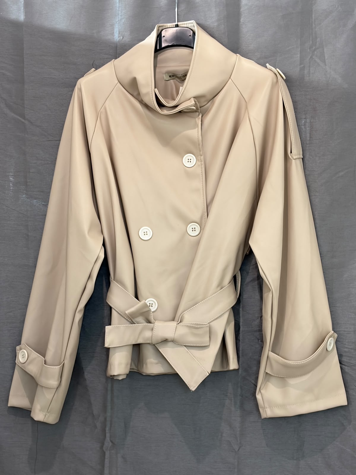 Veste simili cuir ceinturée col montant asymétrique