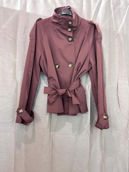 Veste courte ceinturée à col montant style trench