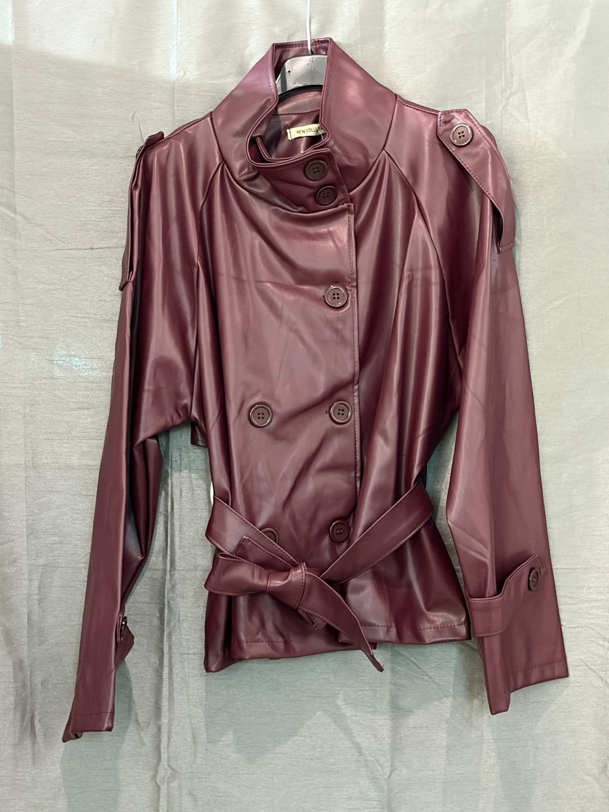 Veste simili cuir ceinturée col montant asymétrique