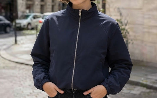 Blouson zippé et poignets élastiqués
