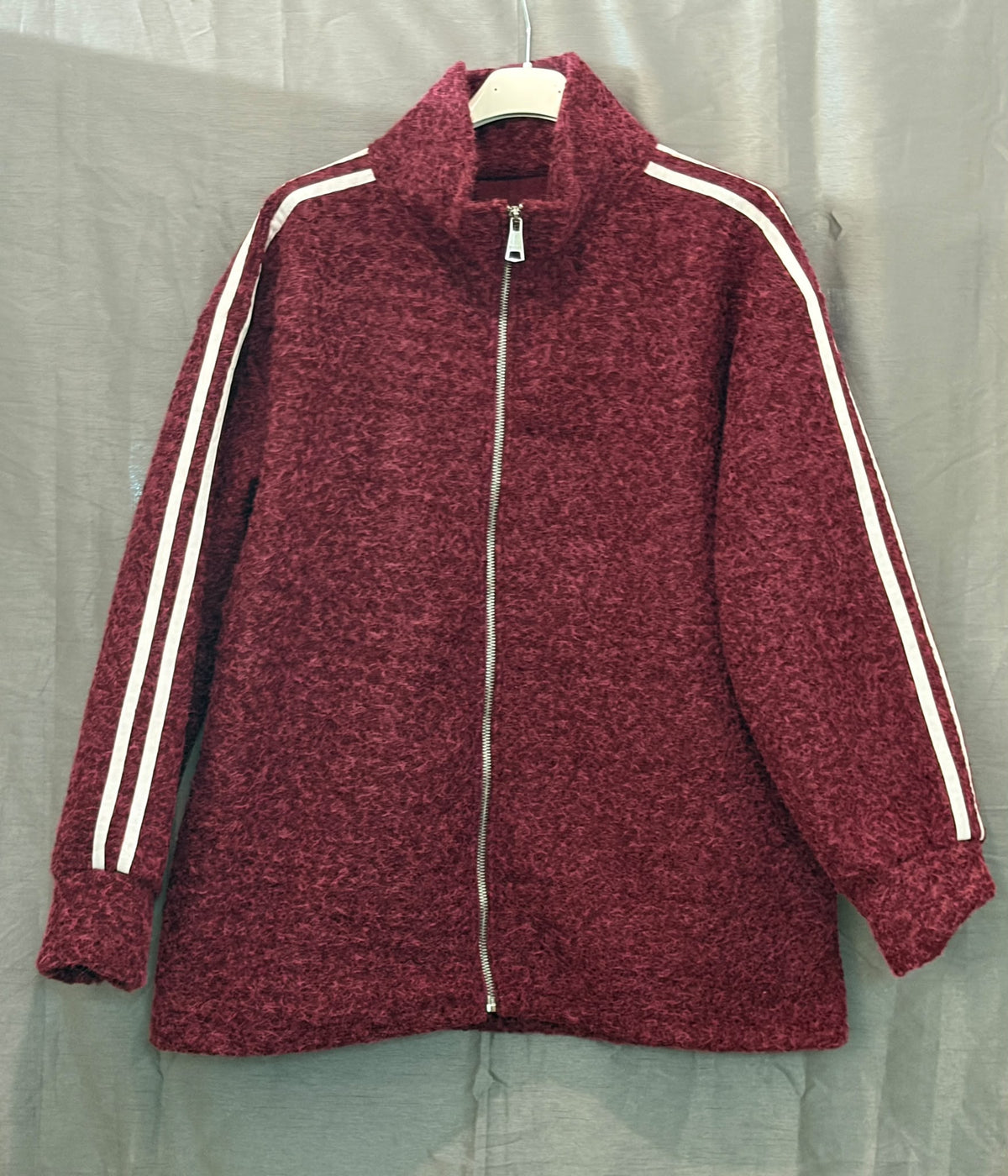 Blouson zippé bouclette à bandes blanches