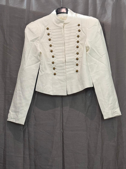 Veste courte style hussard à brandebourgs et boutons dorés