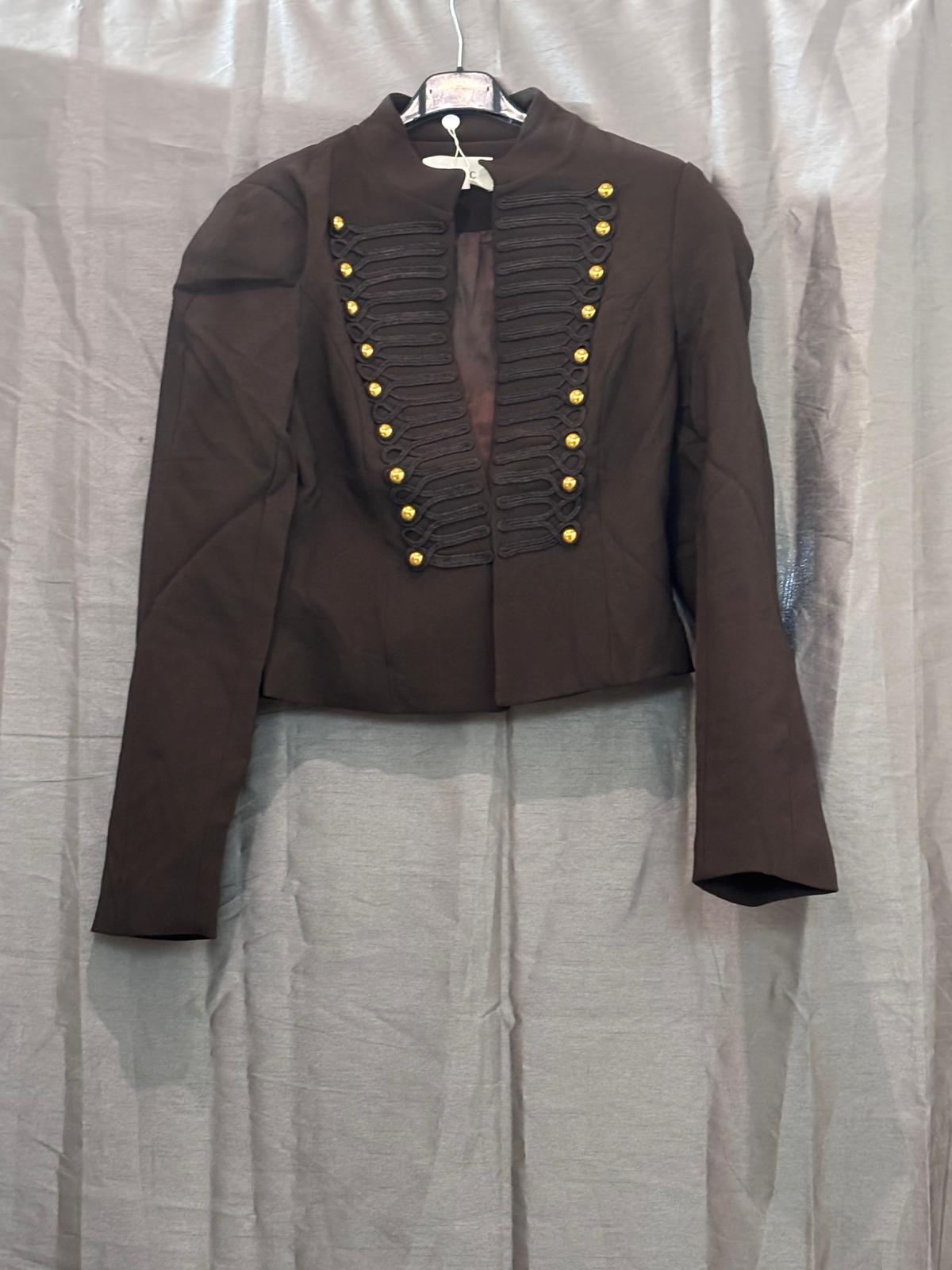 Veste courte style hussard à brandebourgs et boutons dorés