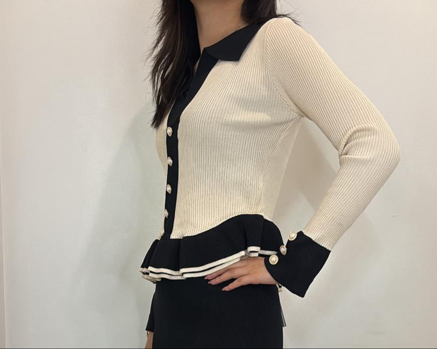 Pull bicolore à boutons bijoux