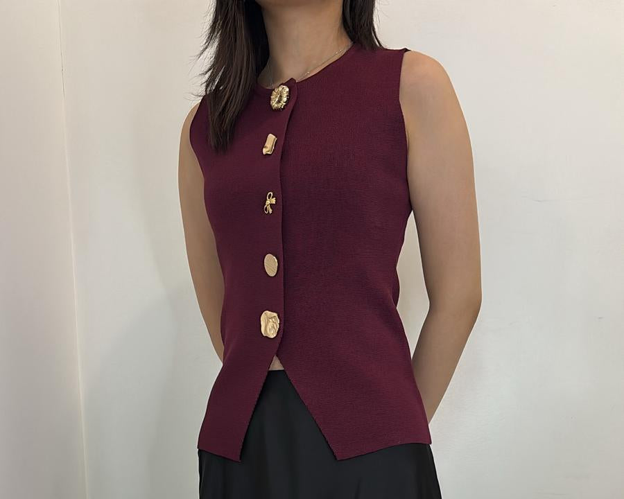Gilet sans manches à boutons dorés