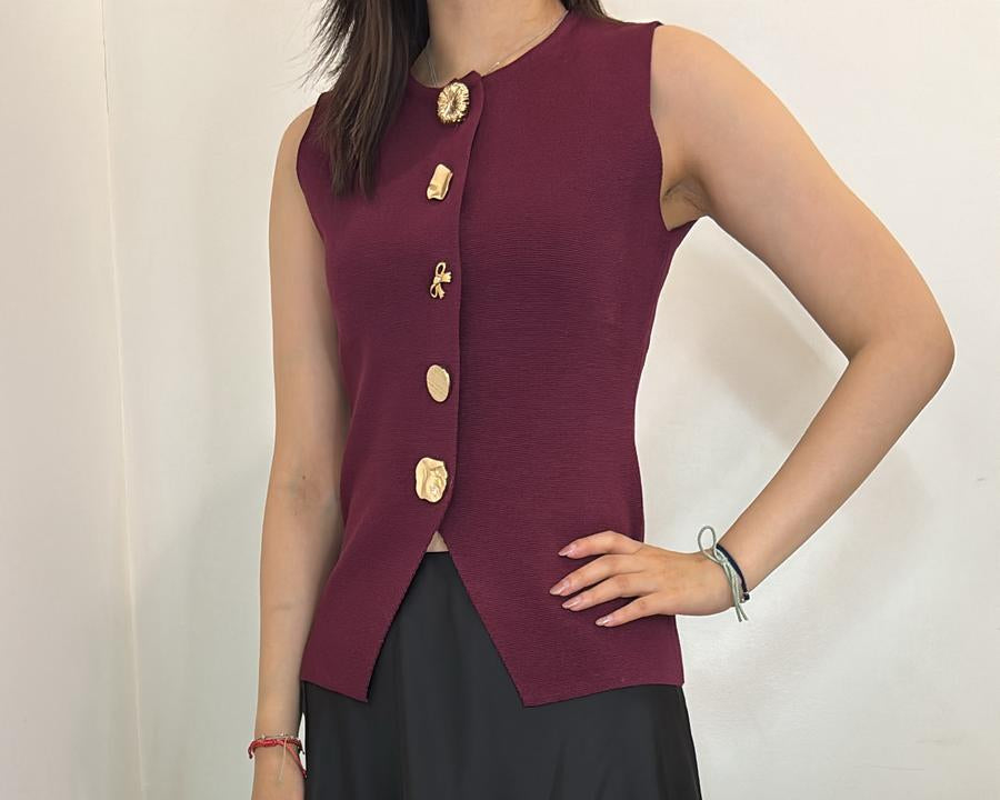 Gilet sans manches à boutons dorés