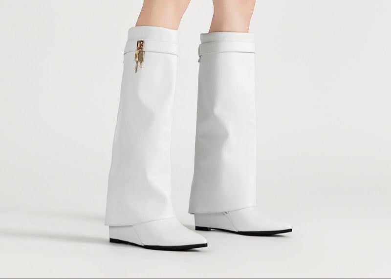 Bottes avec détail cadenas doré