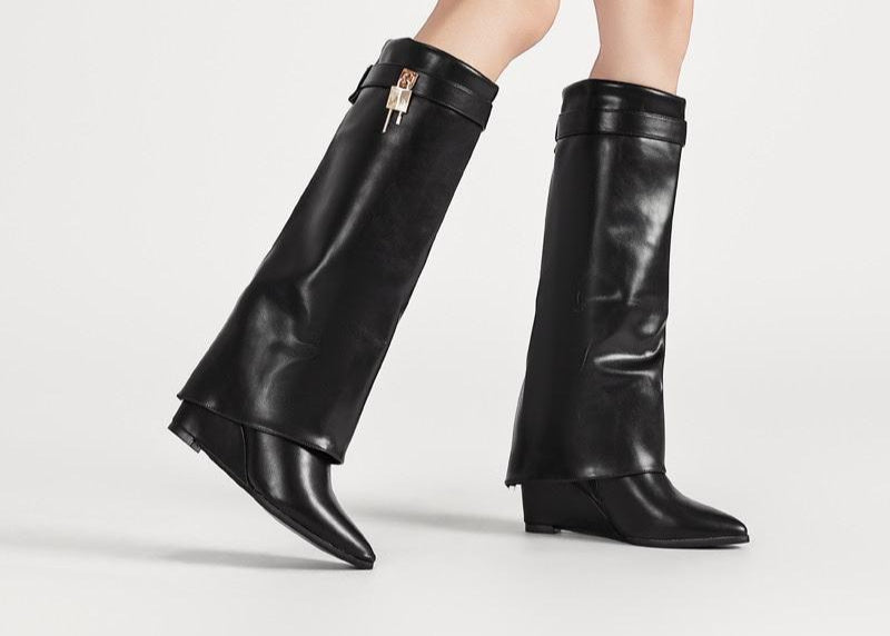 Bottes avec détail cadenas doré