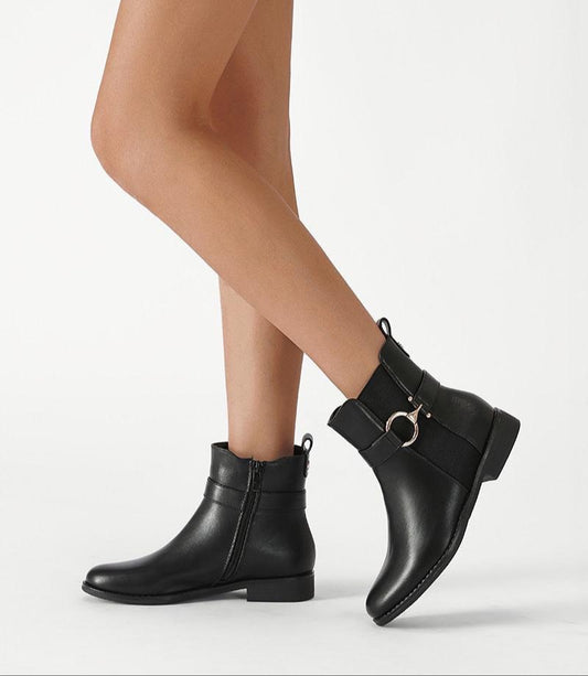 Bottines avec détail boucle dorée