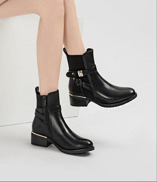 Bottines à talon avec détails dorés