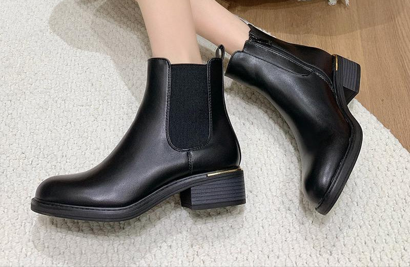 Bottines à talon bas avec détail doré