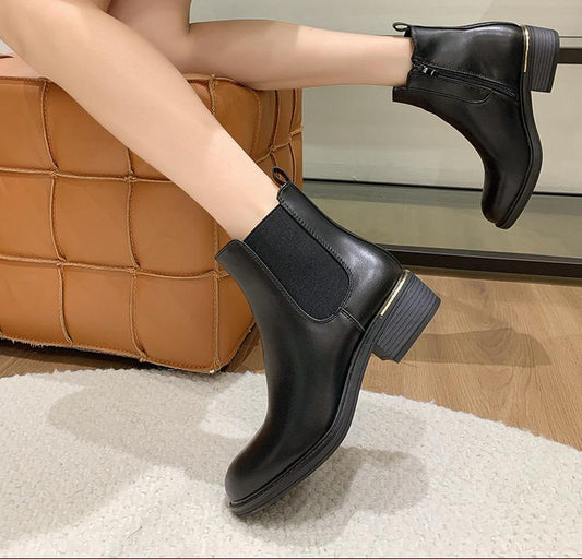 Bottines à talon bas avec détail doré