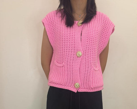 Cardigan sans manches en maille avec boutons dorés