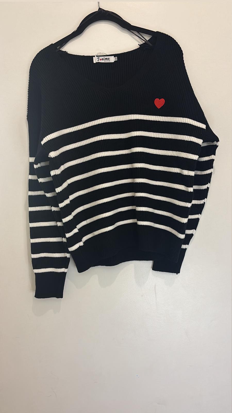 Pull marinière à rayures et cœur rouge brodé