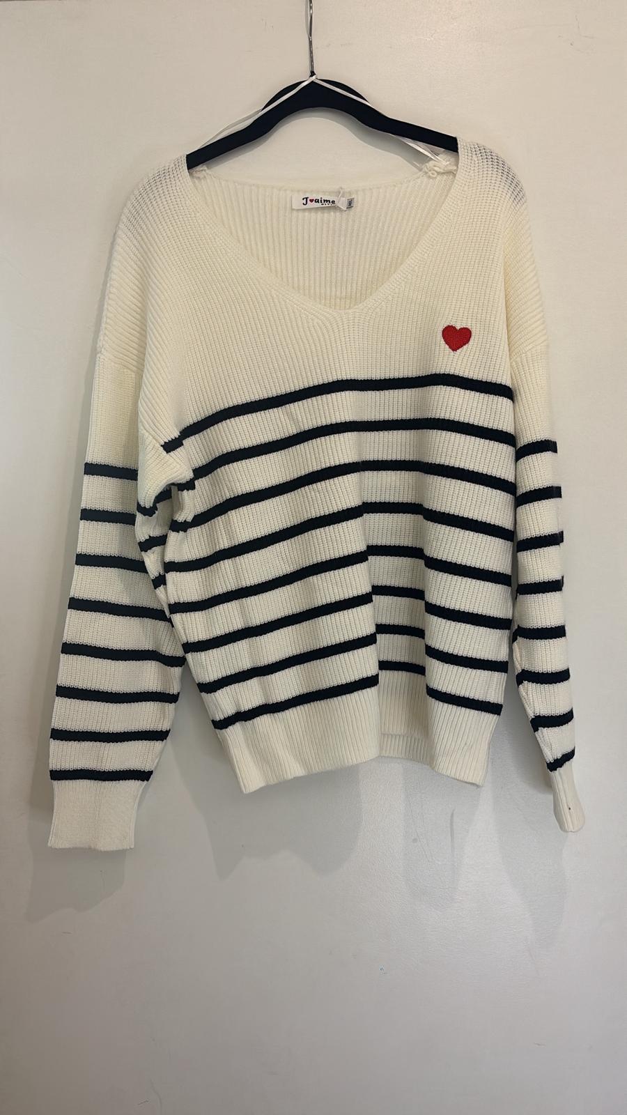 Pull marinière à rayures et cœur rouge brodé