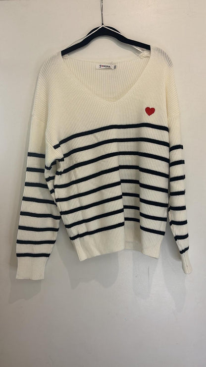 Pull marinière à rayures et cœur rouge brodé