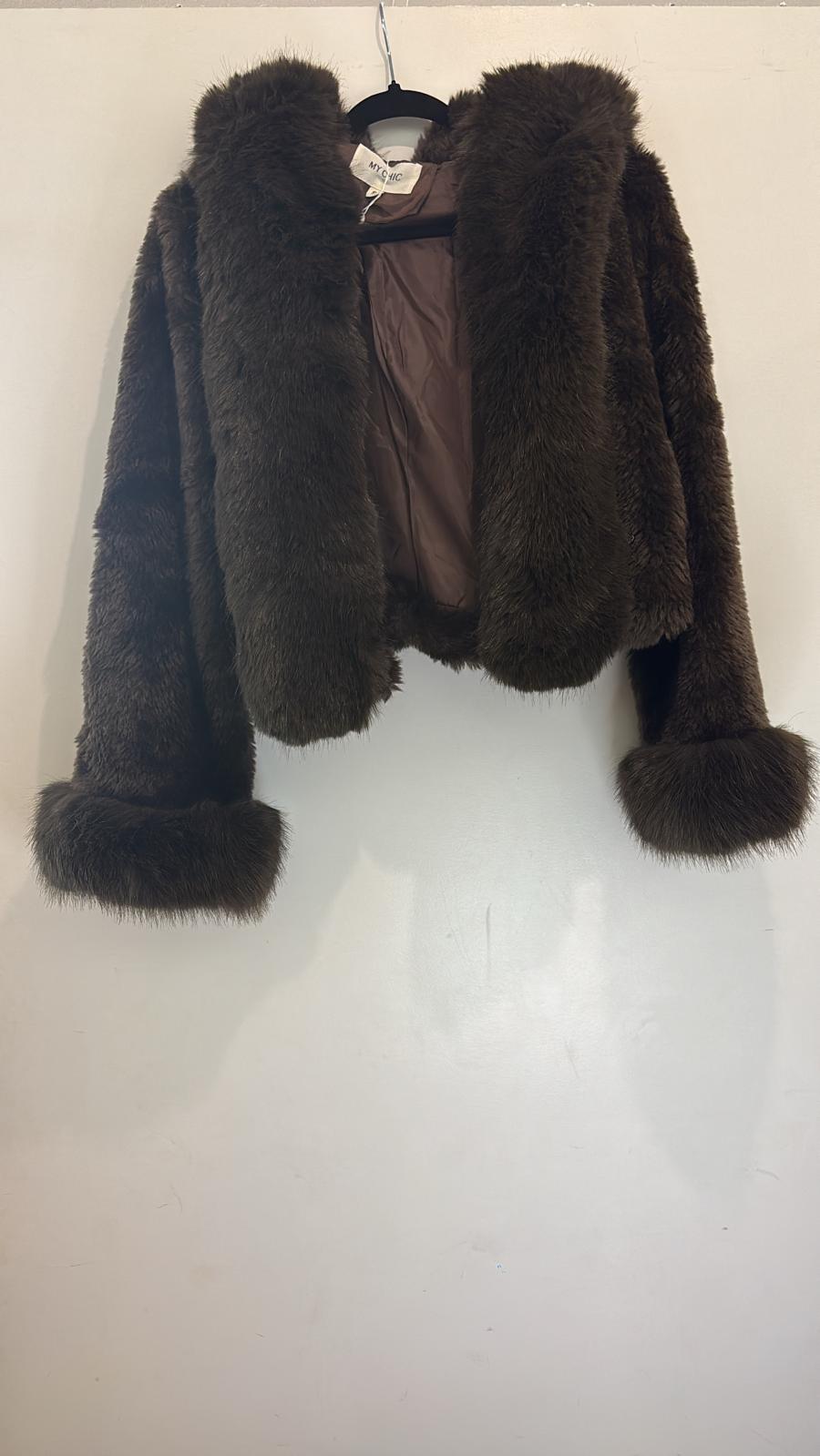 Veste courte en fausse fourrure avec capuche et manches bordées