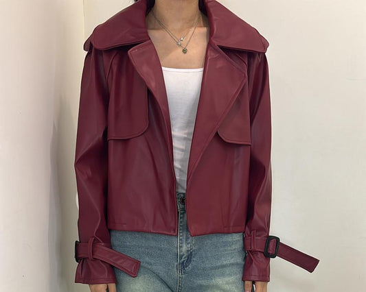 Veste en simili cuir avec ceinture