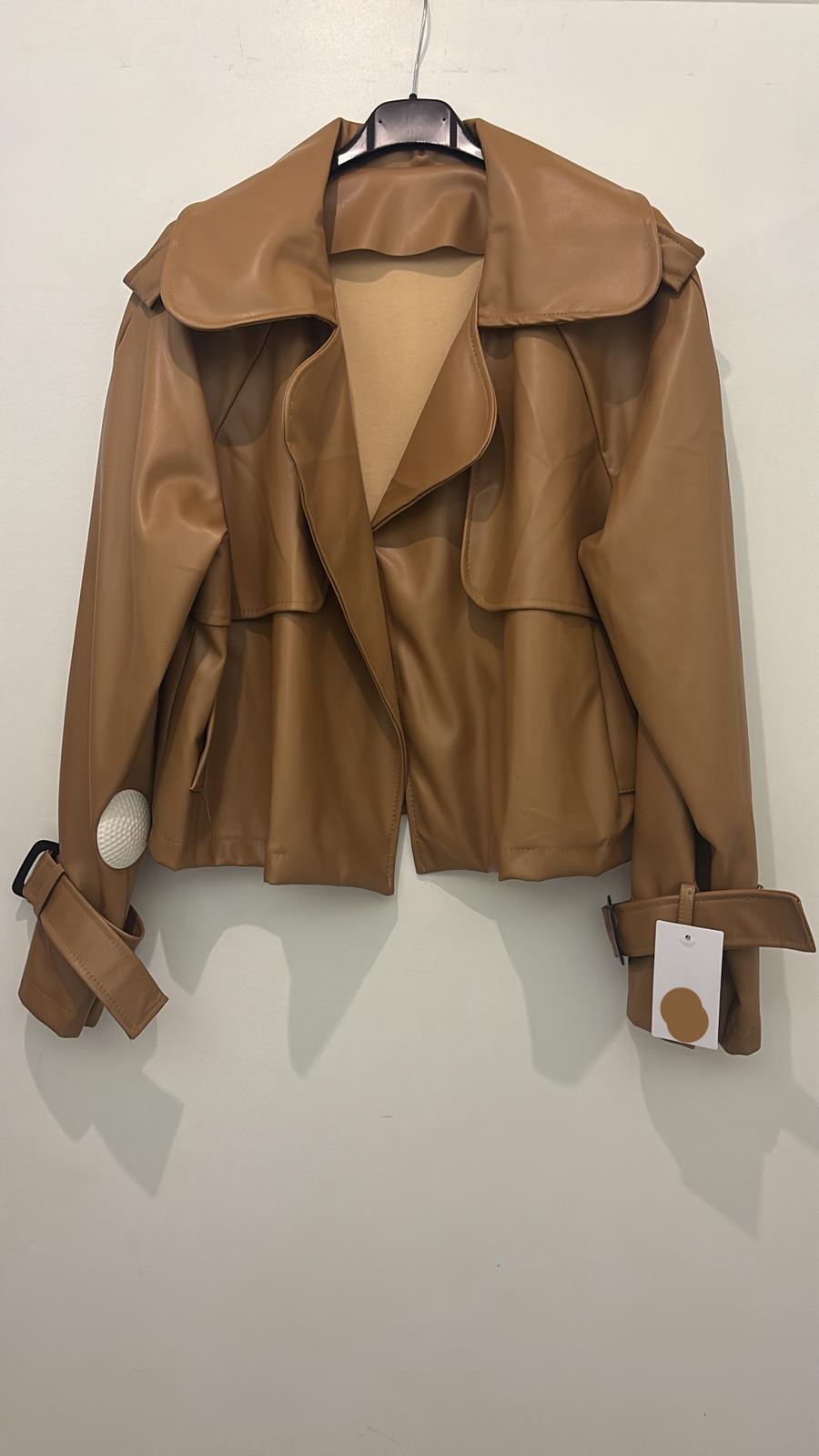 Veste en simili cuir avec ceinture