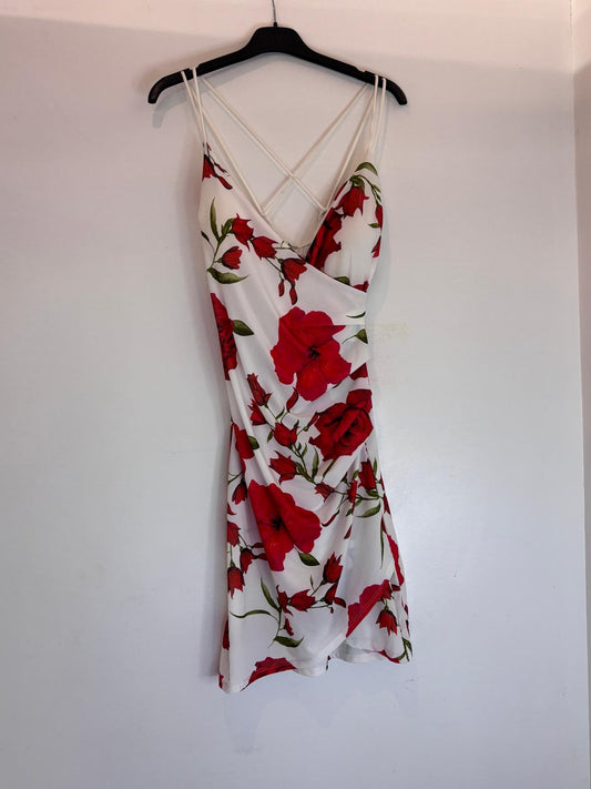 Robe fleurie à fines bretelles